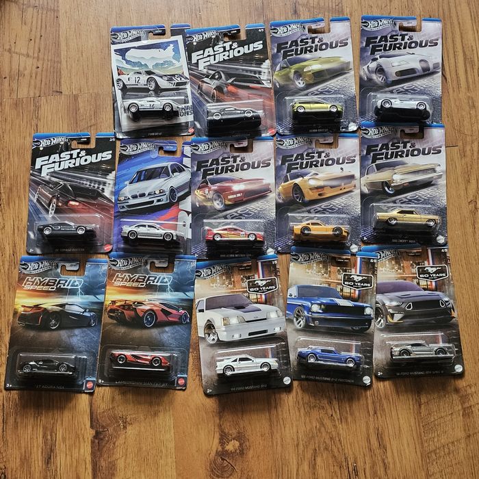 Hot Wheels колички.