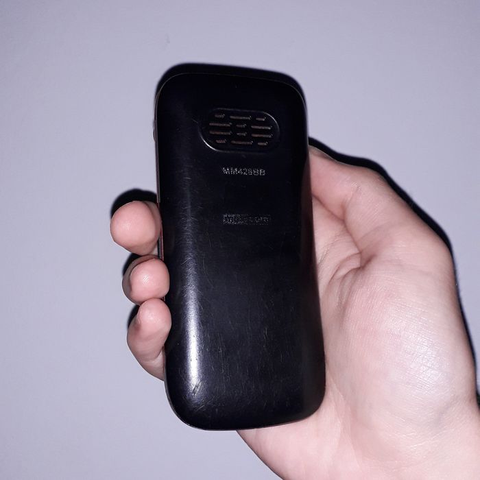 Telefon pentru seniori cu butoane