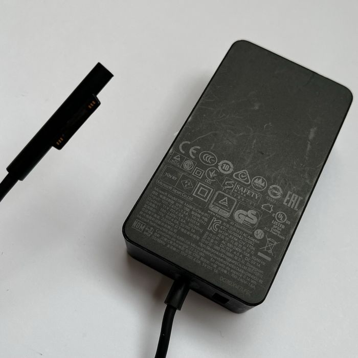 Microsoft Surface Pro 5 [1796] | i5-7300U | 4GB | 512GB | Windows 11