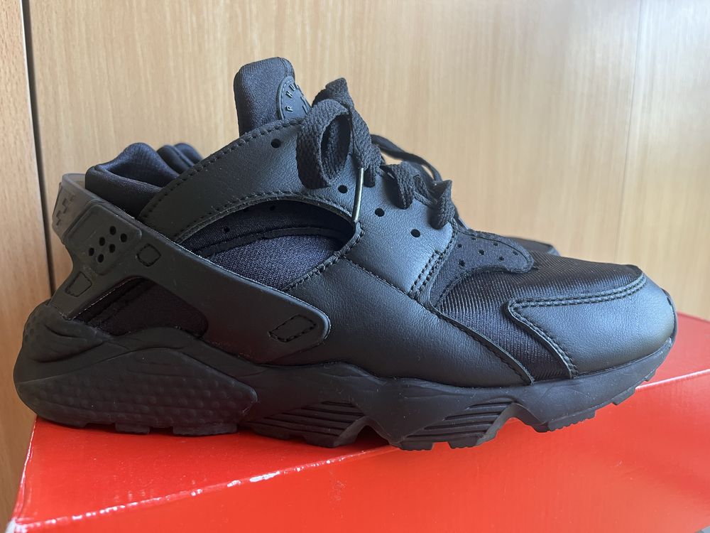 Nike Air Huarache black