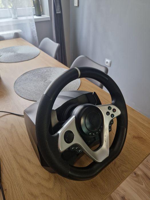 Волан със педали и дръжки