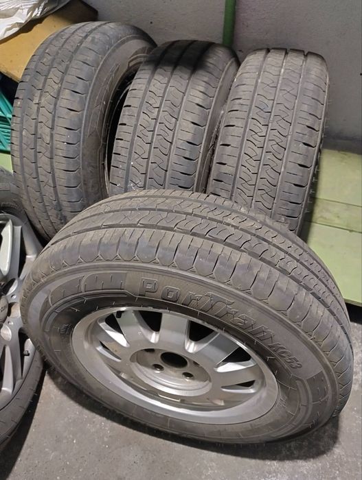 Летни гуми с джанти 205/70R 15C