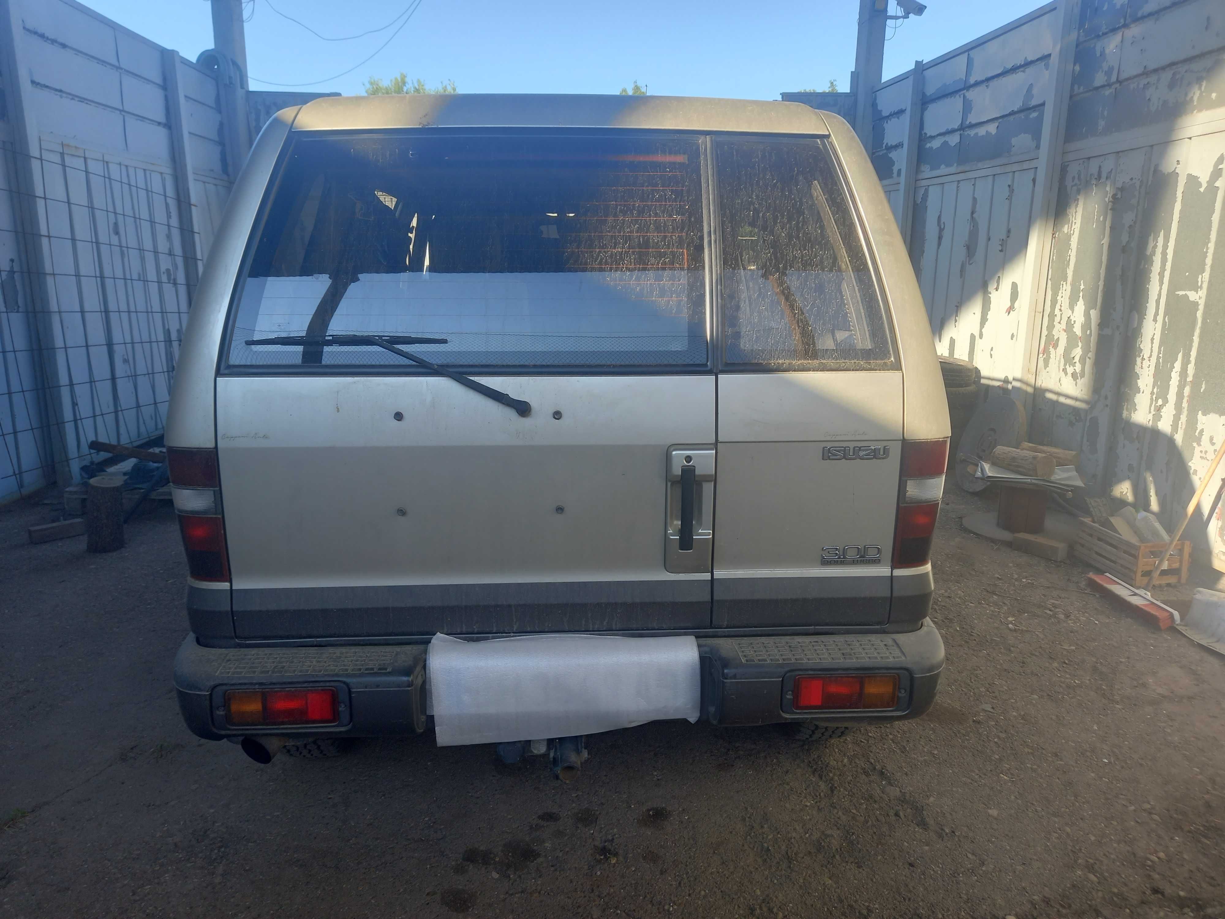 Isuzu trooper на части
