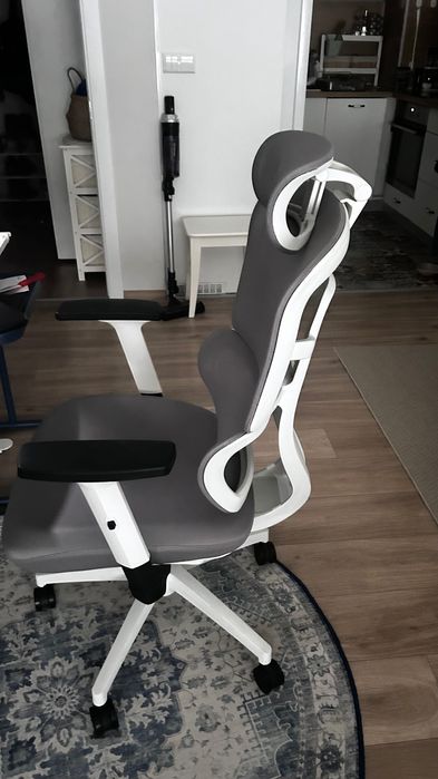 Работен стол Ergo white