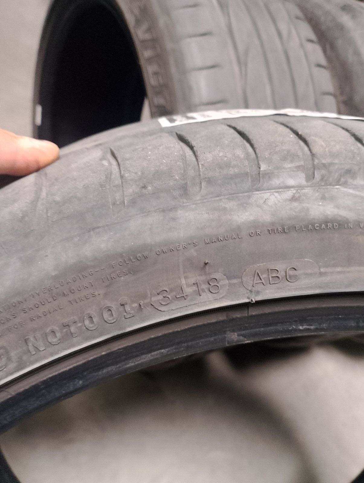 Летни гуми 235/40 R19