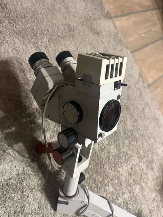 Бинокулярен микроскоп