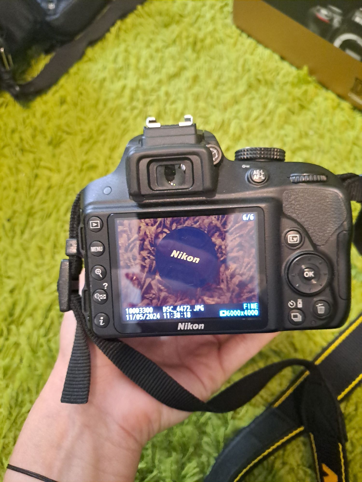 Nikon D330+obiectiv în cutie