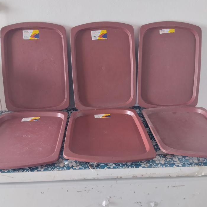 Разносы, поднос пластиковые