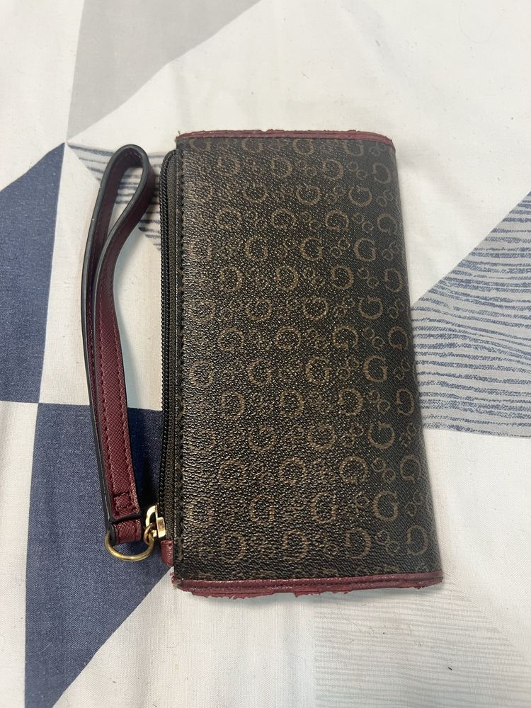 Оргинално портомоне Guess