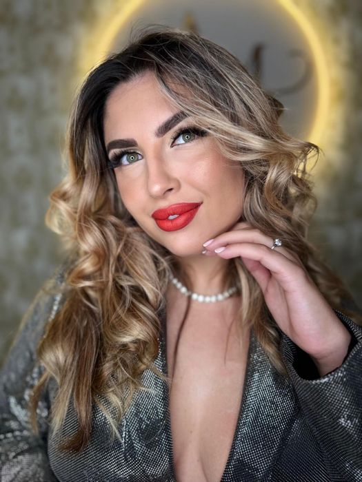 Ofer servicii PREMIUM de make up profesional