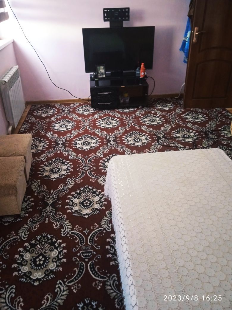 Истиклол стадиони рупарасида Уй сотилади