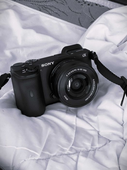 Sony A6600 + Kit Lense 16-50 OSS + Small Rig Cage
