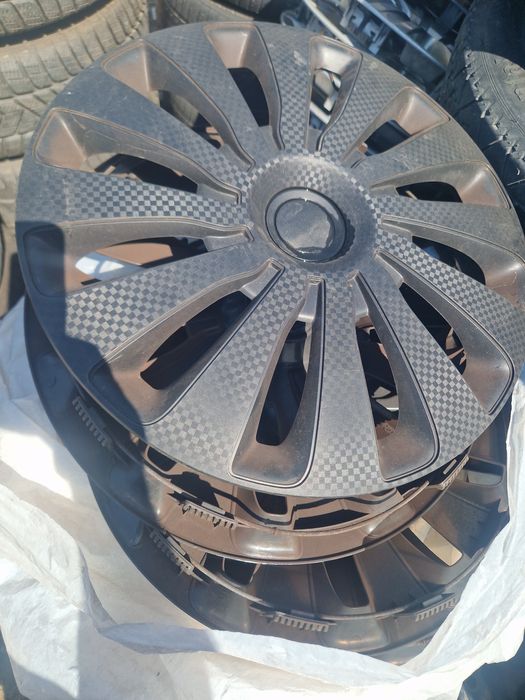 Jante R15 5x112 cu anvelope de iarnă și capace