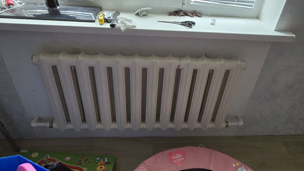 Продам чугунную батарею,состояние хорошее стояла на участке 100%