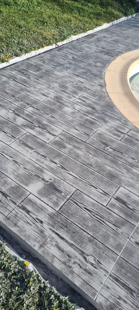 Constructii pavele beton amprentat elicopterizat tencuiala decorativa