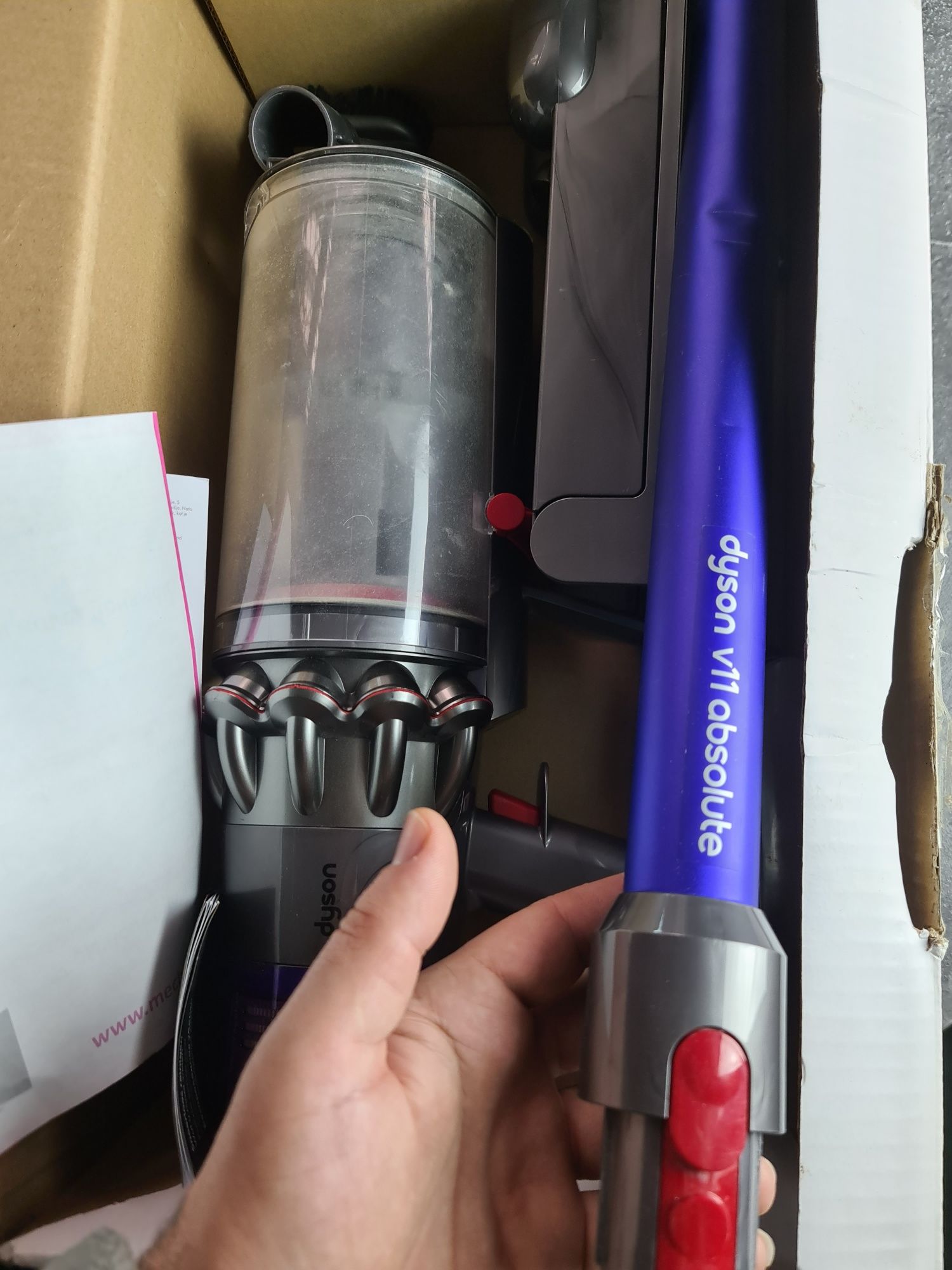 Вертикальный беспроводной пылесос Dyson V11 Absolute