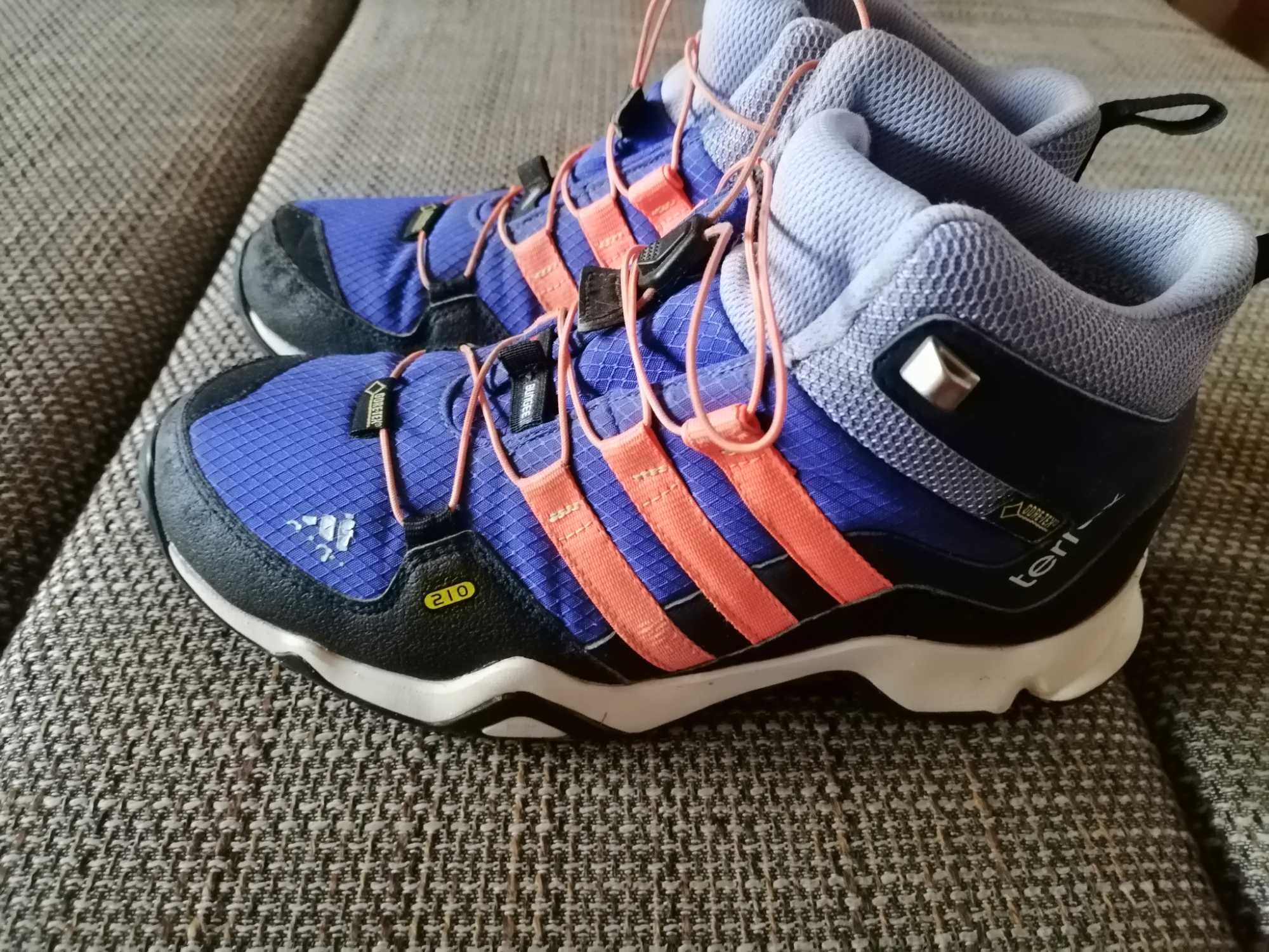 Маратонки adidas gore-tex