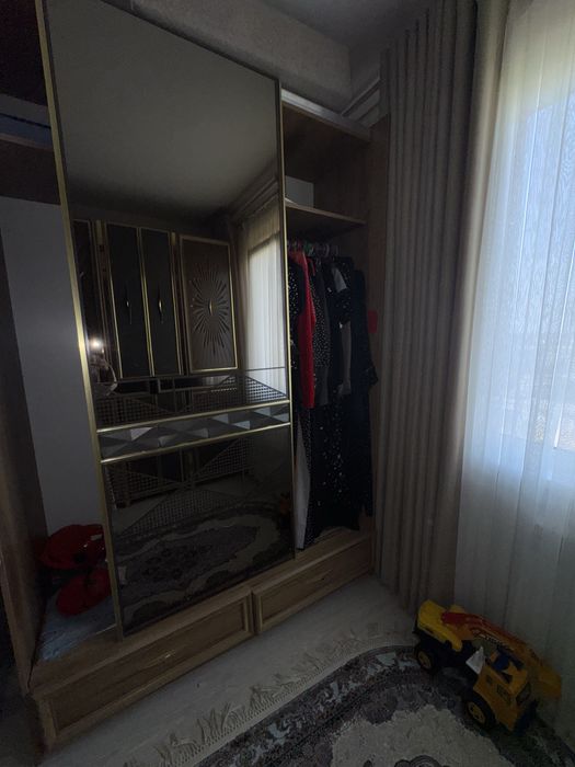 Продам шкафы недорого. Один целый, второй с поломкой