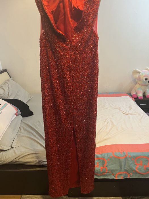 Vand rochie noua