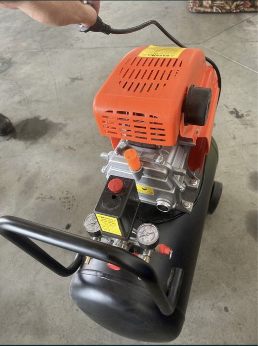 Компресор за въздух бутален 25л