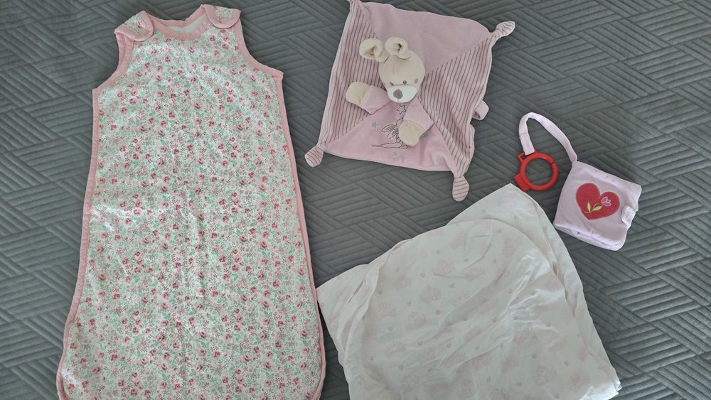 Set bebeluși cearșaf cu sac de dormit