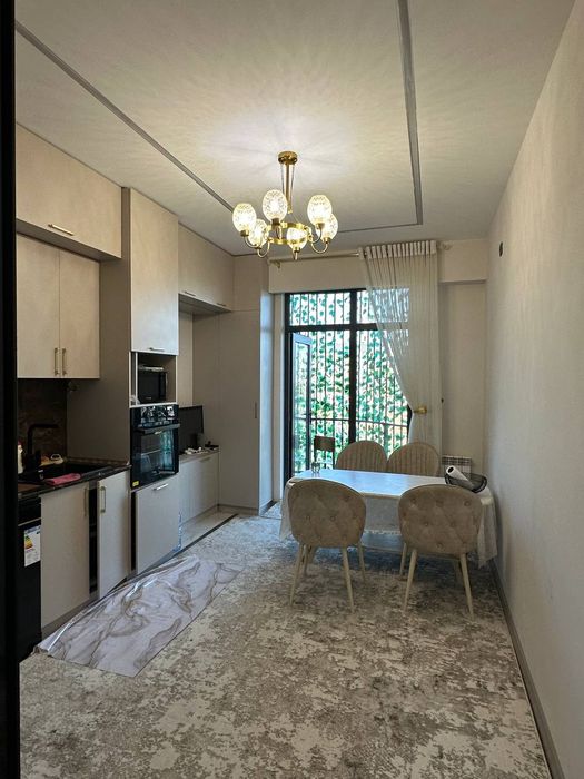 Уй сотилади 2хонали