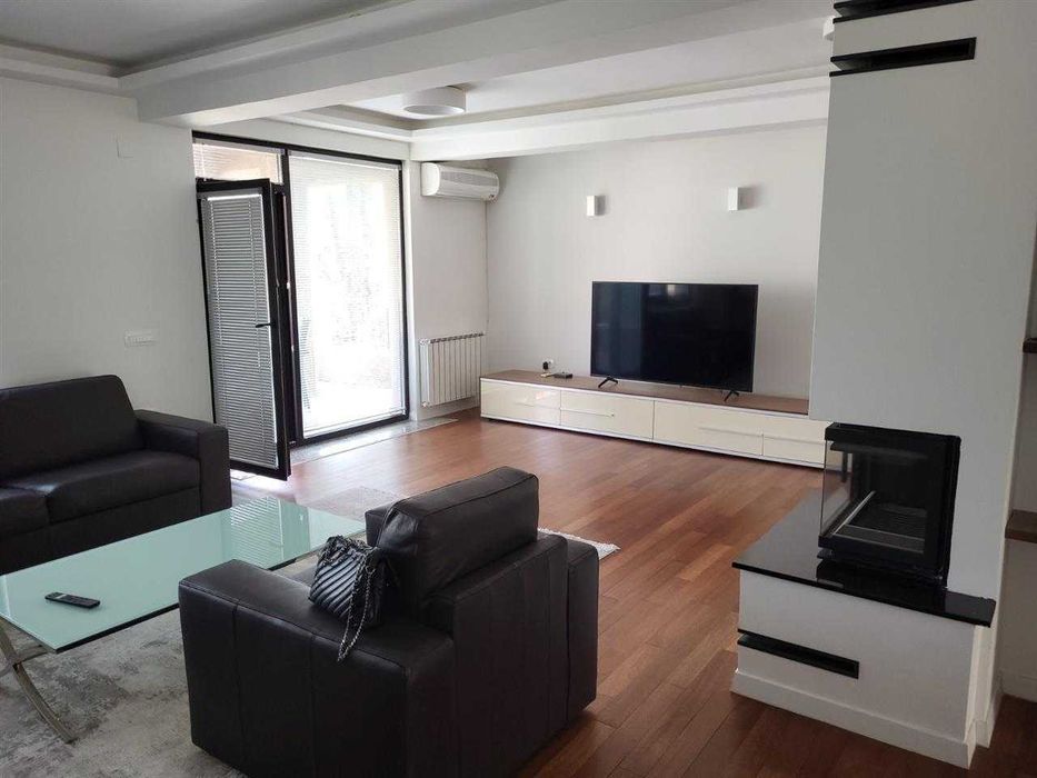 Дава се под наем Двустаен апартамент в Бургас, Център - 60 кв.м за 239.7 € - Снимка #2