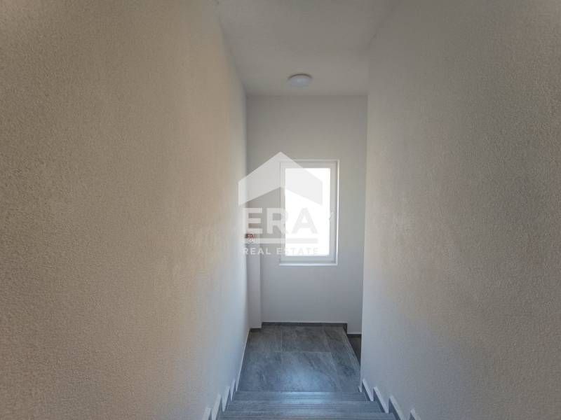 Тристаен апартамент в нова кооперация с Акт 16 в кв. "Изгрев" за прода