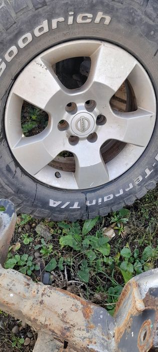 Genți +cauciucuri pt Nissan Navara d22 și d40 R16 70 255
