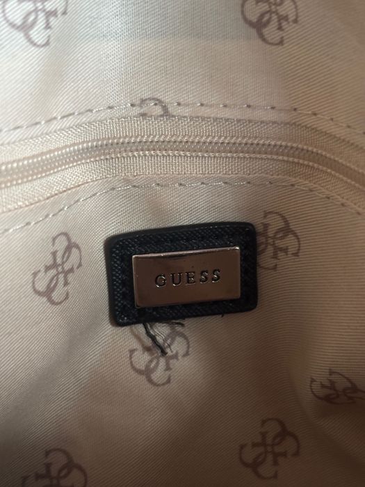 Чантичка GUESS Saffiano