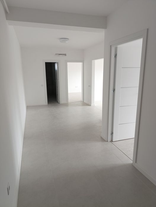 Vand apartament cu 3 camere