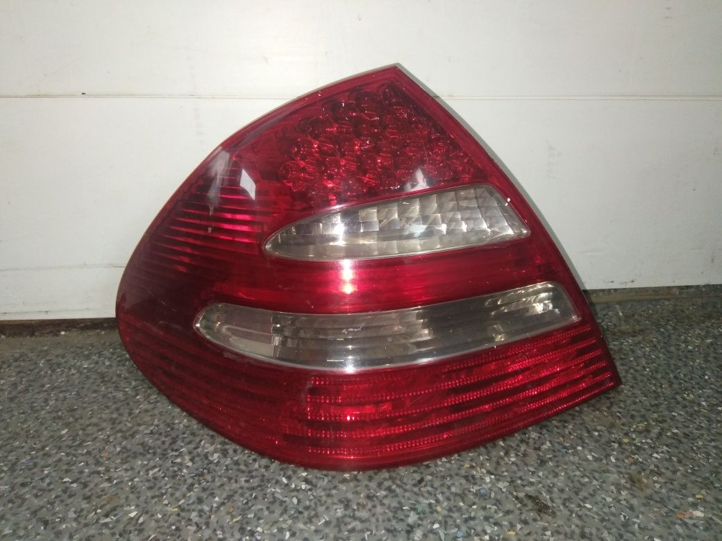 Lampa stop spate stânga Mercedes Benz E-Class