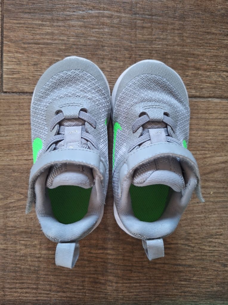Детски маратонки Nike Revolution 6 , 22 номер