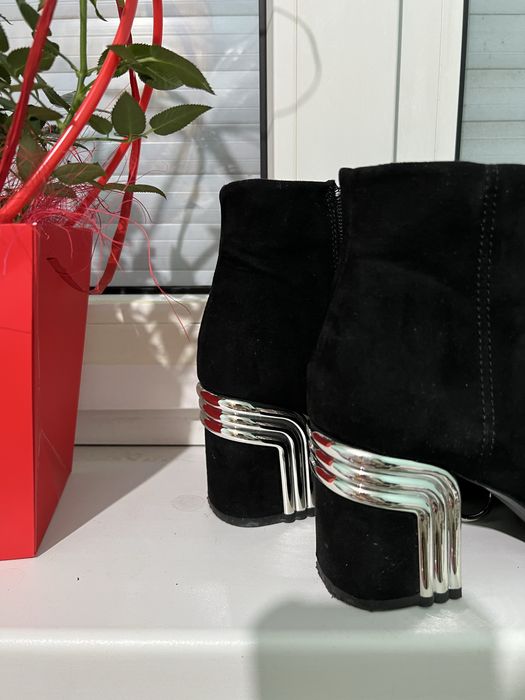 Страхотни дамски боти с дебел ток