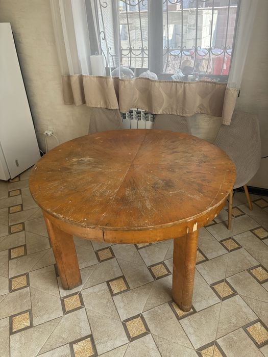 Продам Стол и стулья