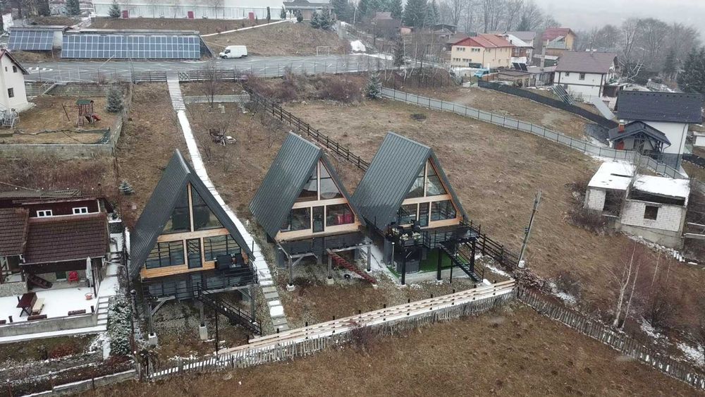 Vand 2 cabane A FRAME(accept si plata in rate)Parang , Rusu