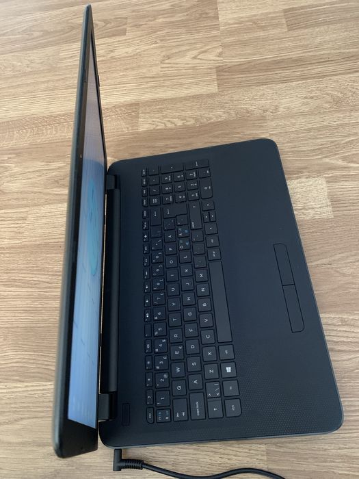Laptop Hp Slim Display 15,6,4gb ram,500gb m,functional cu incarcator.