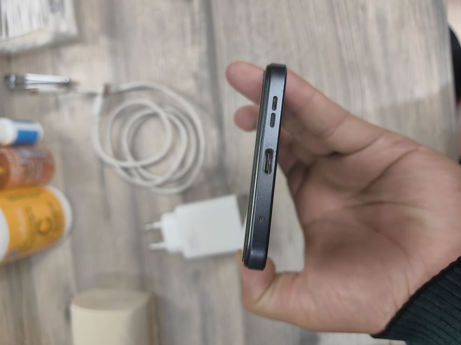 Prodam srochno Redmi note 12  256 gb , komplekt, chetko rabotaet