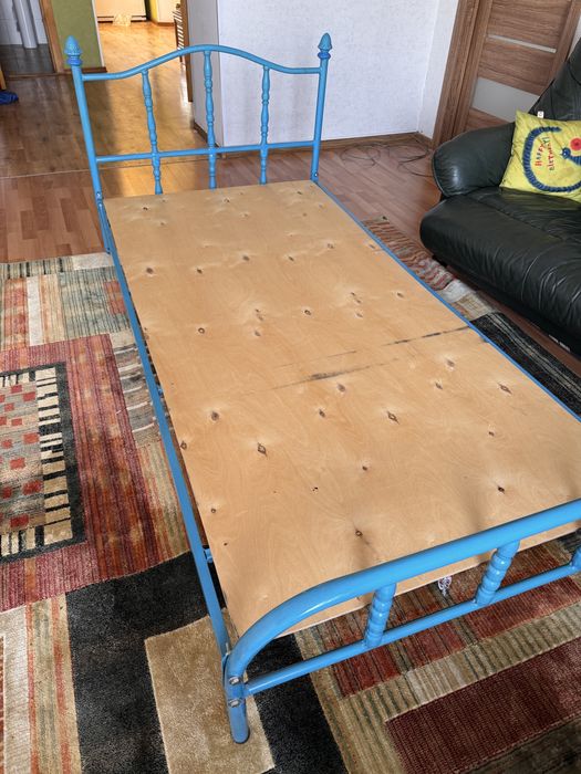 Продам кровать односпальную