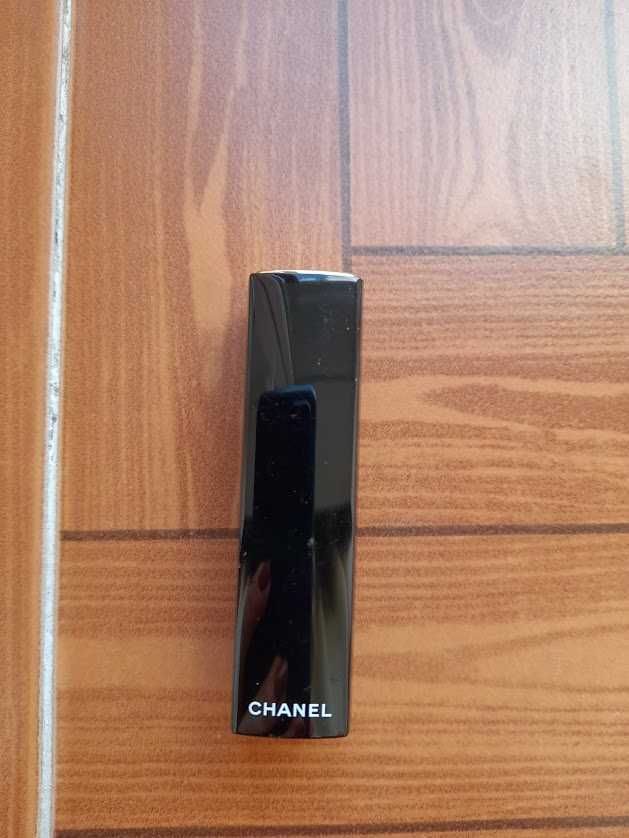 Ruj Chanel Rouge Allure 135 Enigmatique