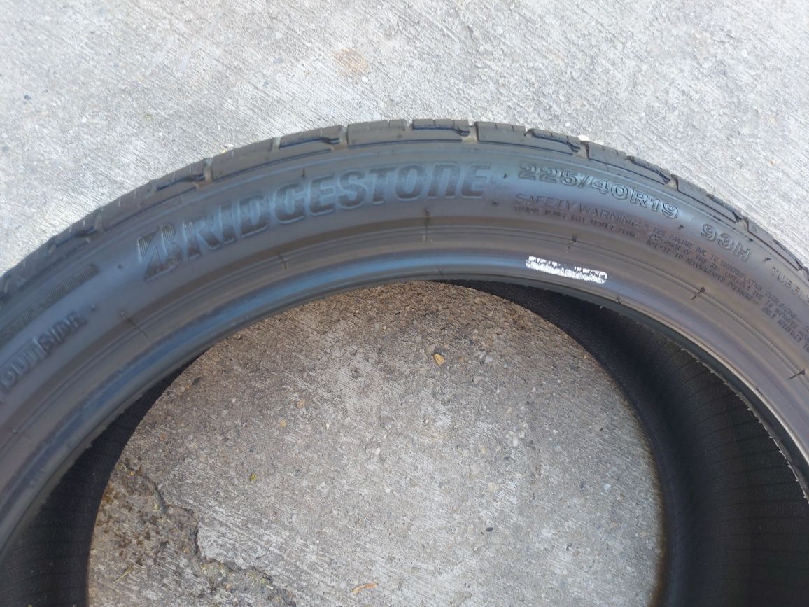 225 40 19 Bridgestone DOT 2021 all season runflat