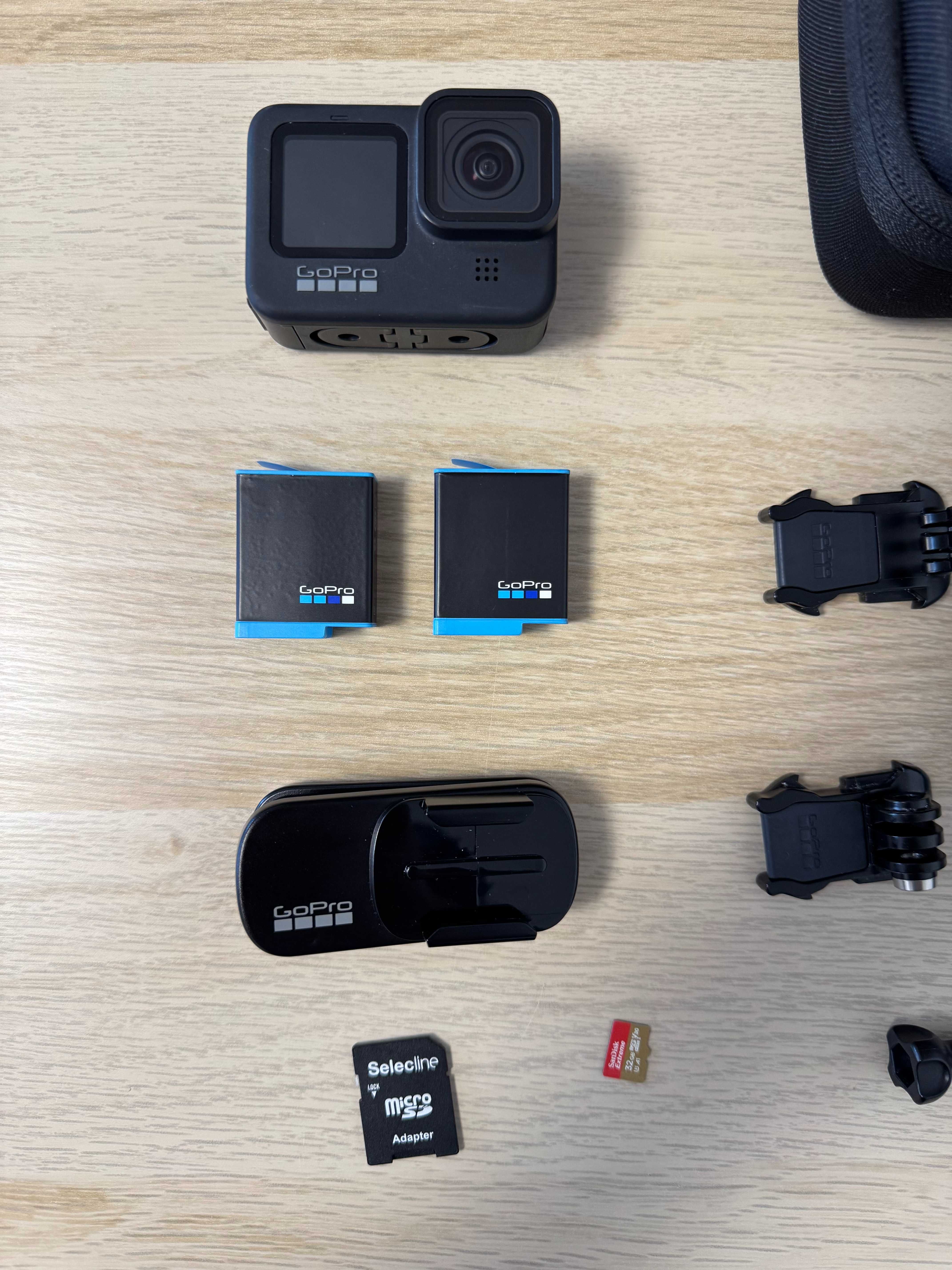 Kit GoPro Hero 9 black (accesorii + carcasa + baterii extra + card)
