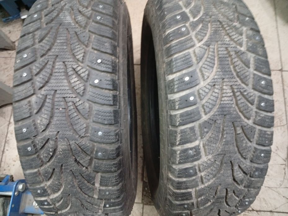 Продам две покрышки 195/65 r15 до шипованная