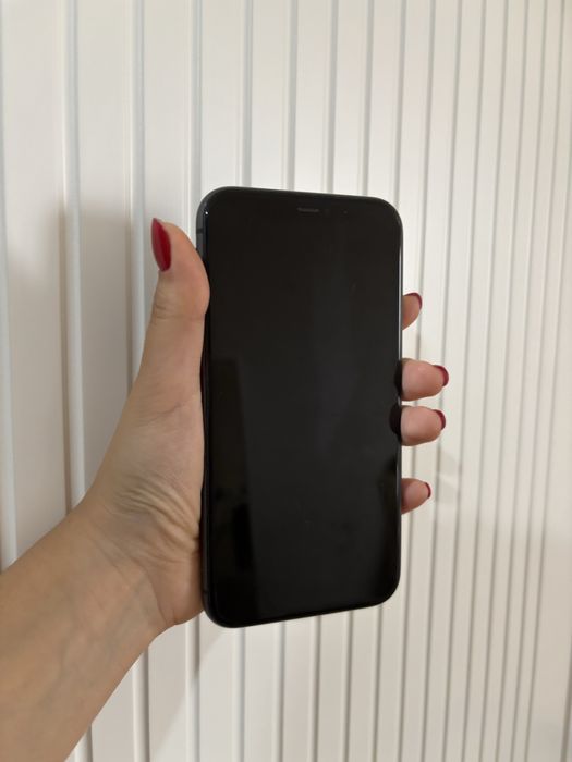 Продам айфон 11 вместе с коробкой