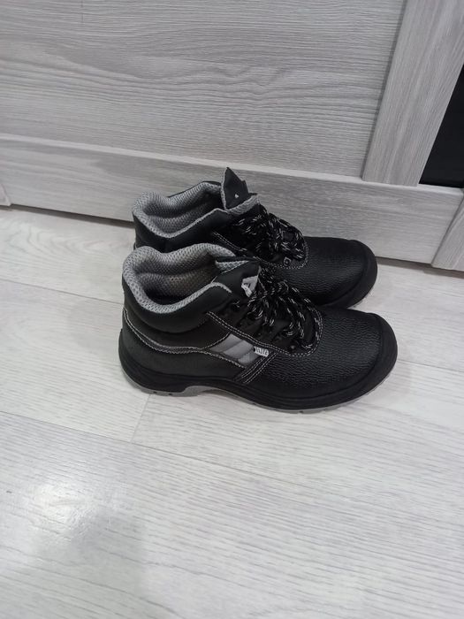 Продам спец обувь 42 размера весна-осень 42 размера