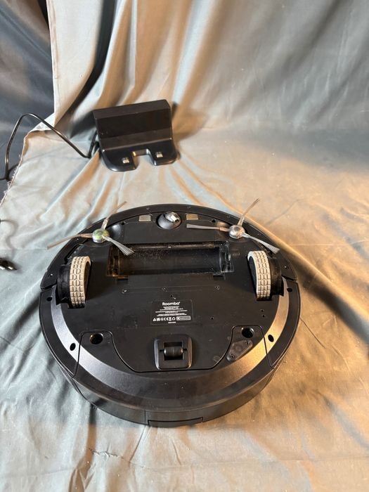 Aspirator Robot iRobot Roomba I7+ cu Svuotare Automată pentru piese