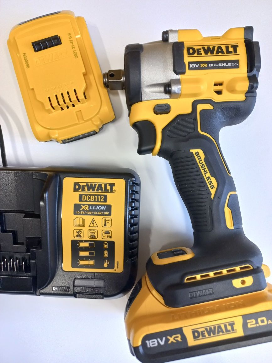 Гайковерт DeWalt DCF921 18V Ударен 406Nm с 2×2Ah батерии и Зарядно