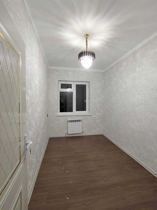 Срочно 4 хонали квартира тамирланган сотилади 7 микрн