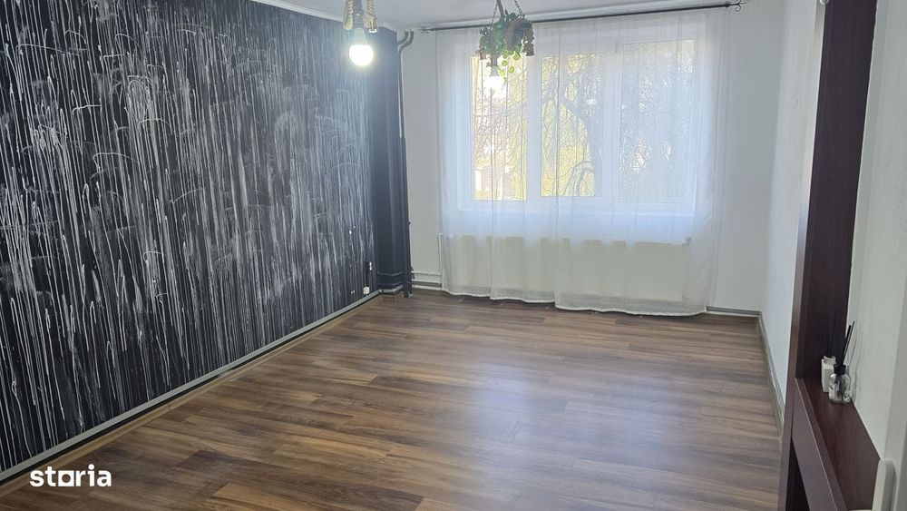 Inchiriez spatiu comercial in Deva, zona A. Iancu (Catedrala), etaj 1,