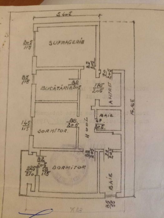 Vand apartament 3 camere decomandat ,harlau, strada Stefan cel mare